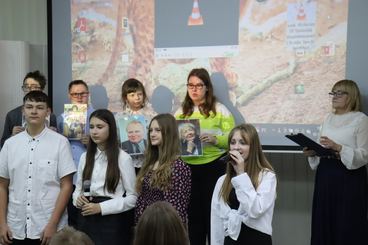 Inscenizacja z udziałem uczniów wieluńskich szkół w Bibliotece Miejskiej - dotyczyła Nagrody Nobla